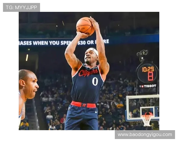 快船官方：比尔下背部酸痛 存疑明日出战开拓者